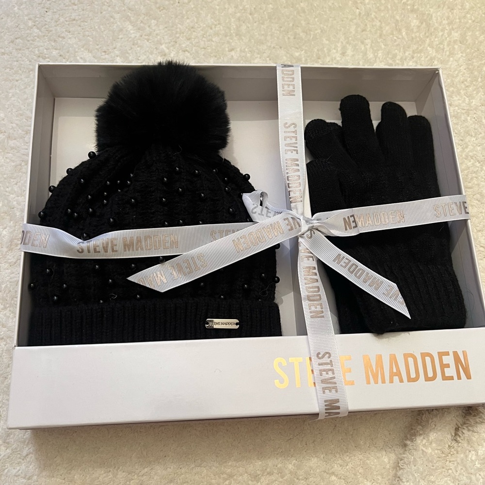 STEVE MADDEN HAT AND GLOVES SET
